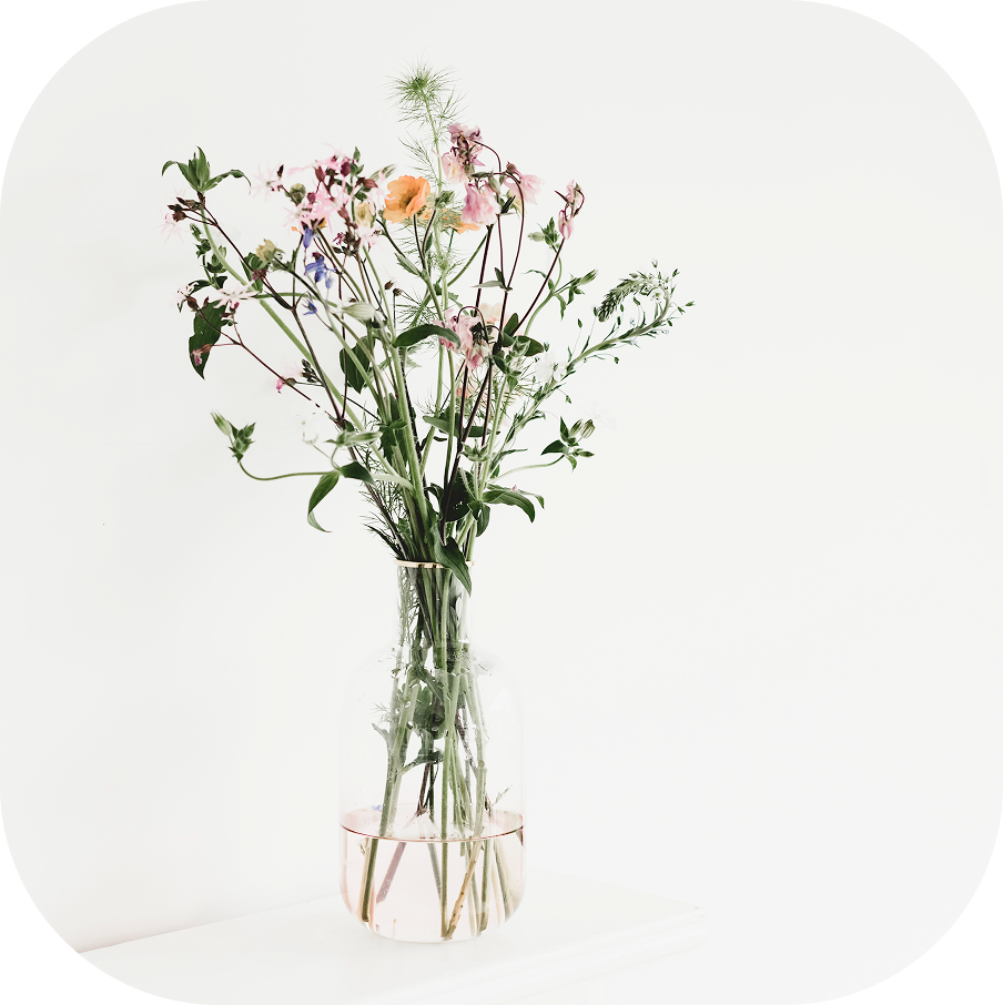 花瓶に入った花の写真